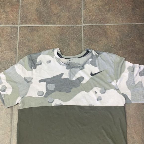 Nike Dri-Fit Camo Tee - Picture 2 of 4